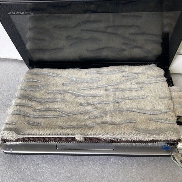 DeGroot Soirée Wrist In Hair On The Hide Metal Ring handle Fully Lined Clutch - Picture 5 of 11